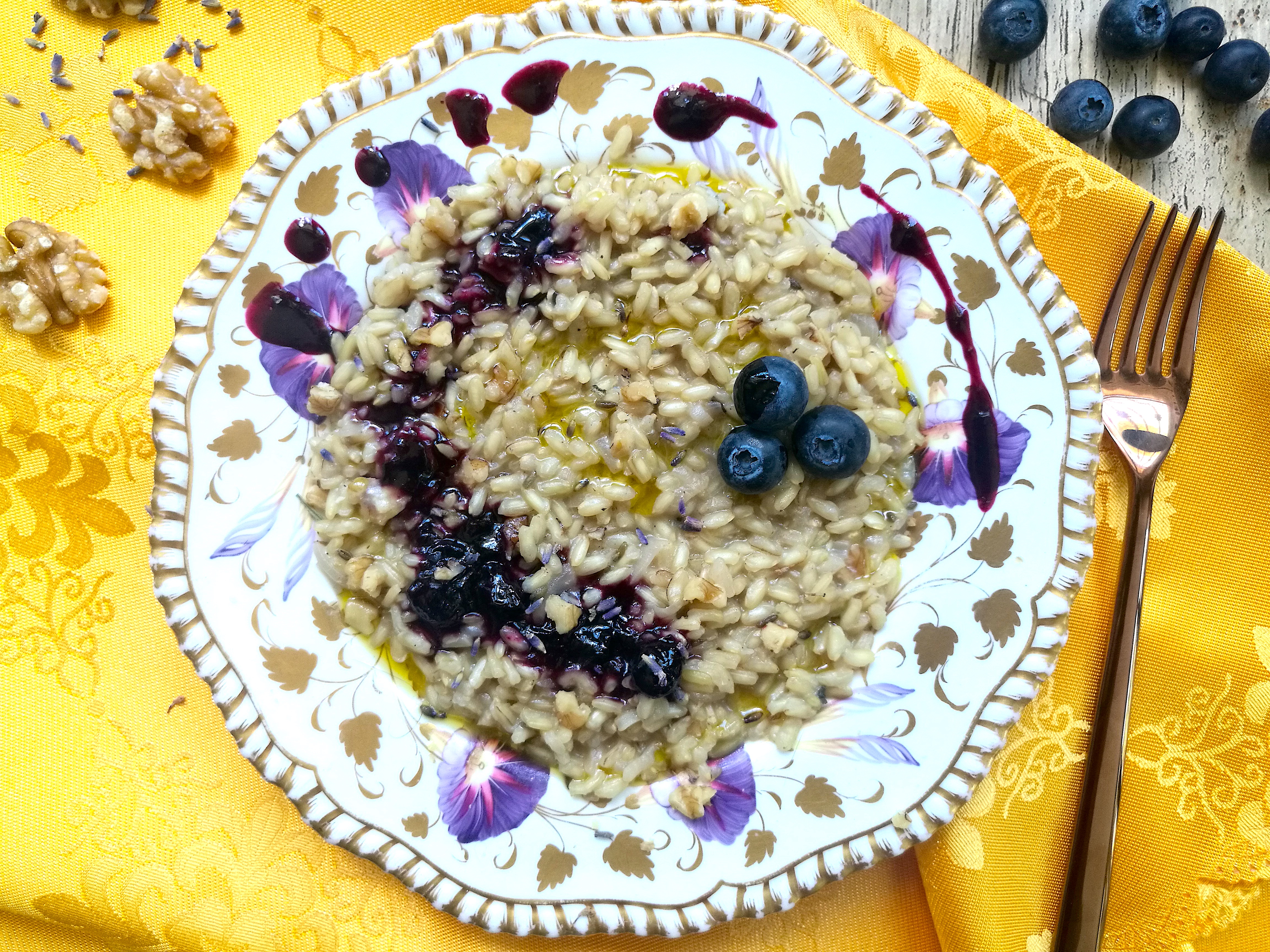 Risotto alla lavanda e Roquefort con riduzione di mirtilli