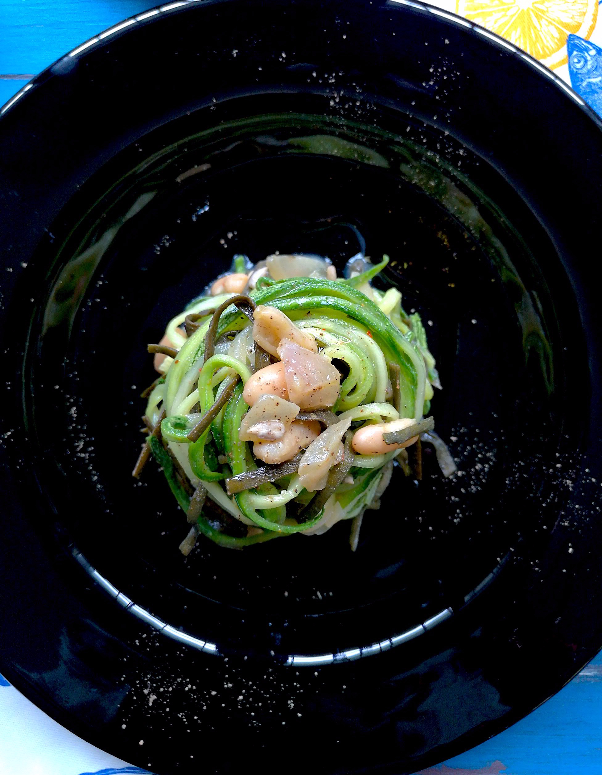 Spaghetti di alghe e zucchini con citronnette al rosmarino