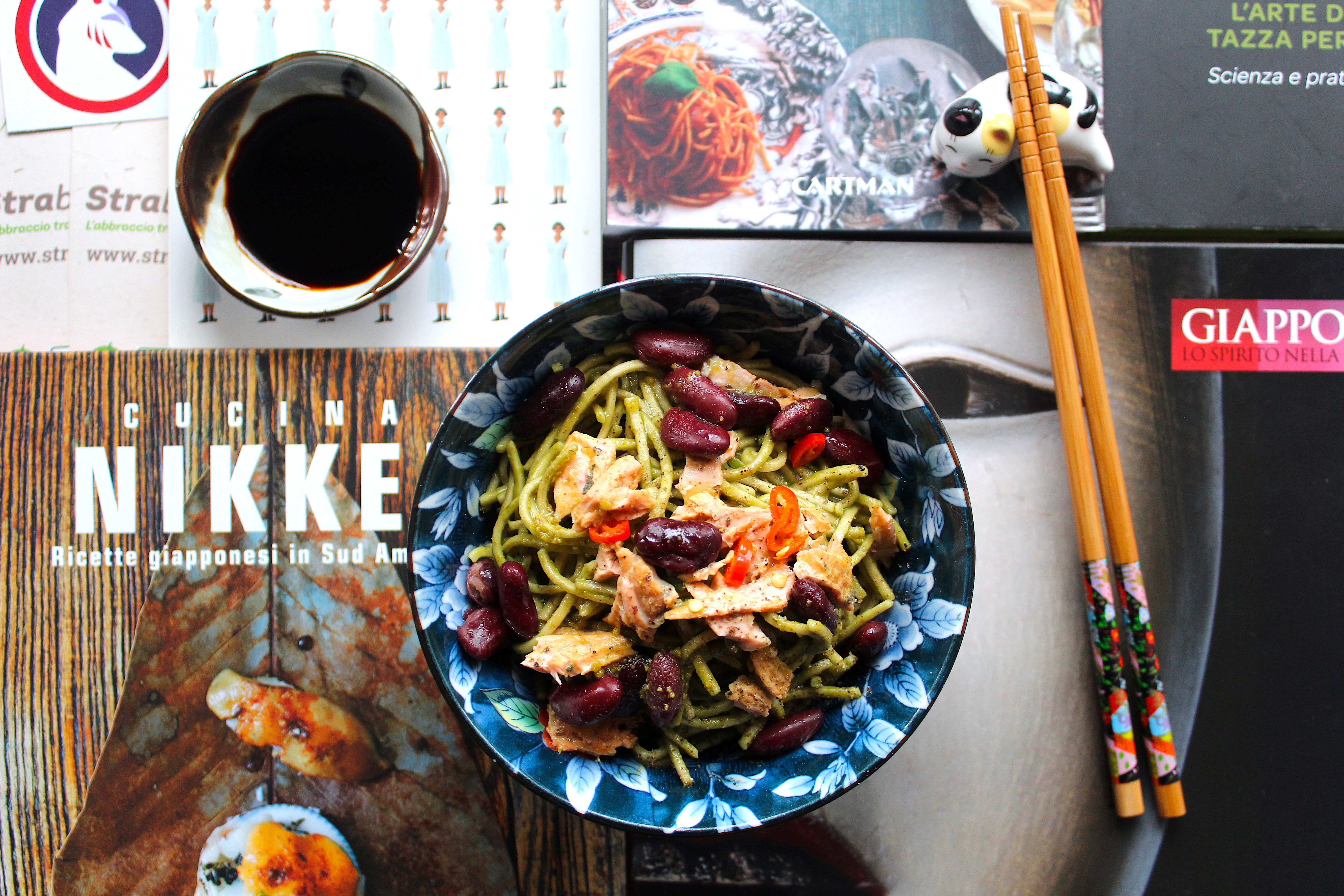 Cucinare con il tè: tagliolini al Matcha con salmone Nikkei, fagioli piccanti e olio al wasabi