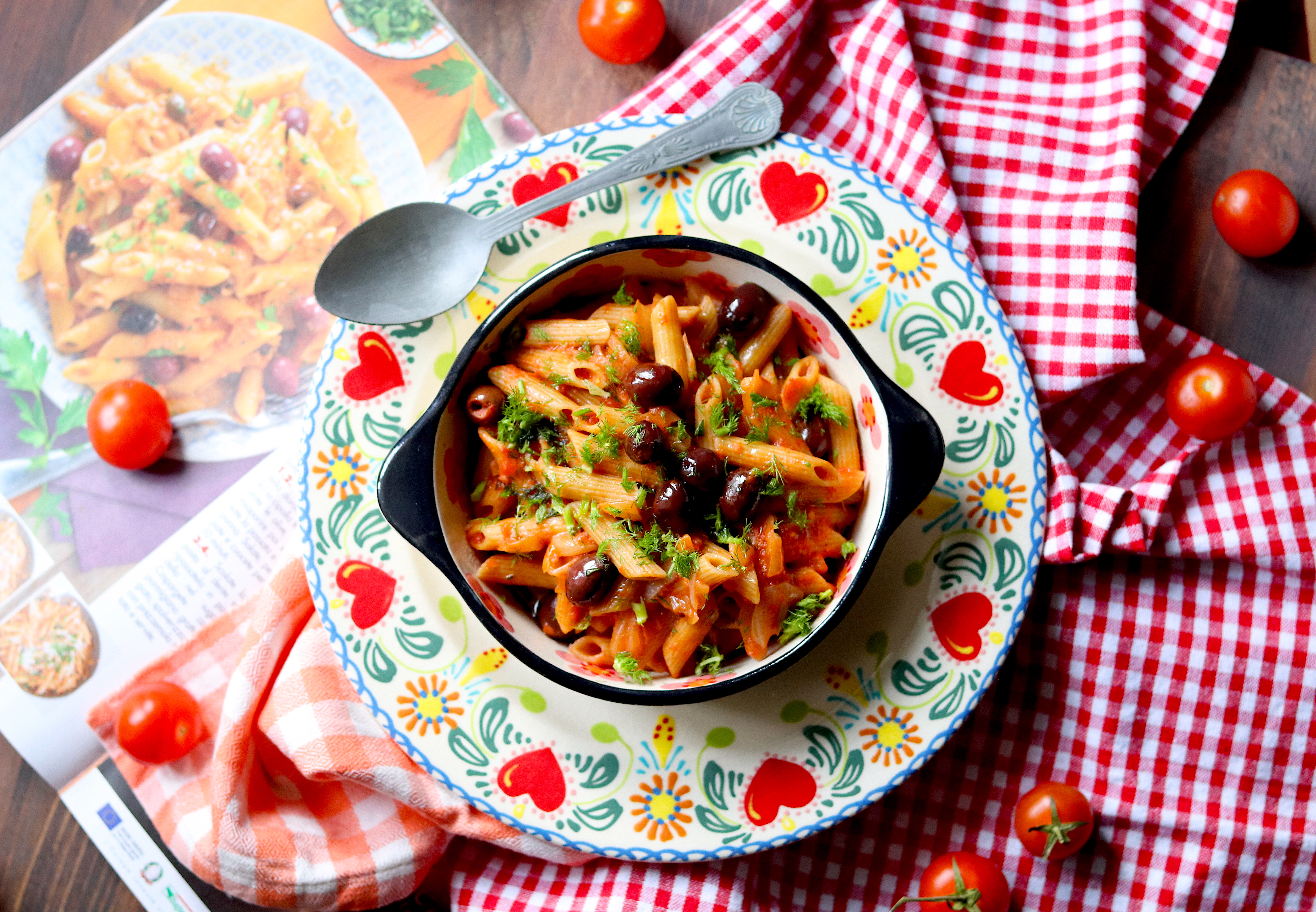 Penne col cucchiaio, olive Cuquillo e Sriracha