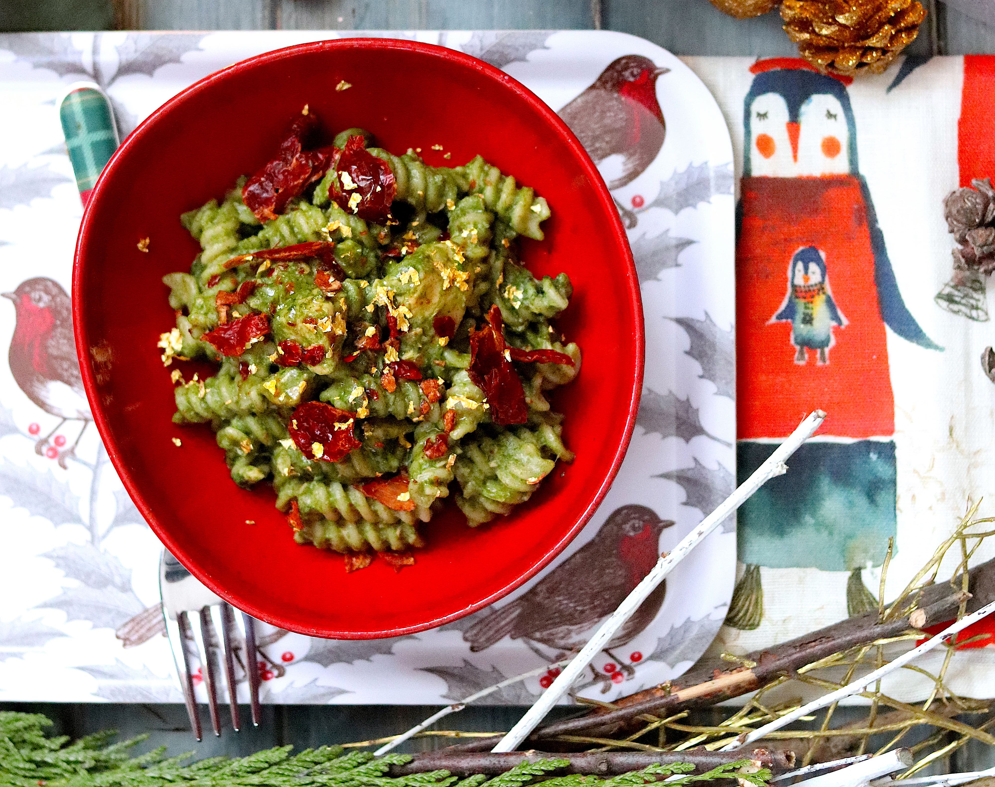 Fusilli di riso al salmone, crema di fave e Crusco