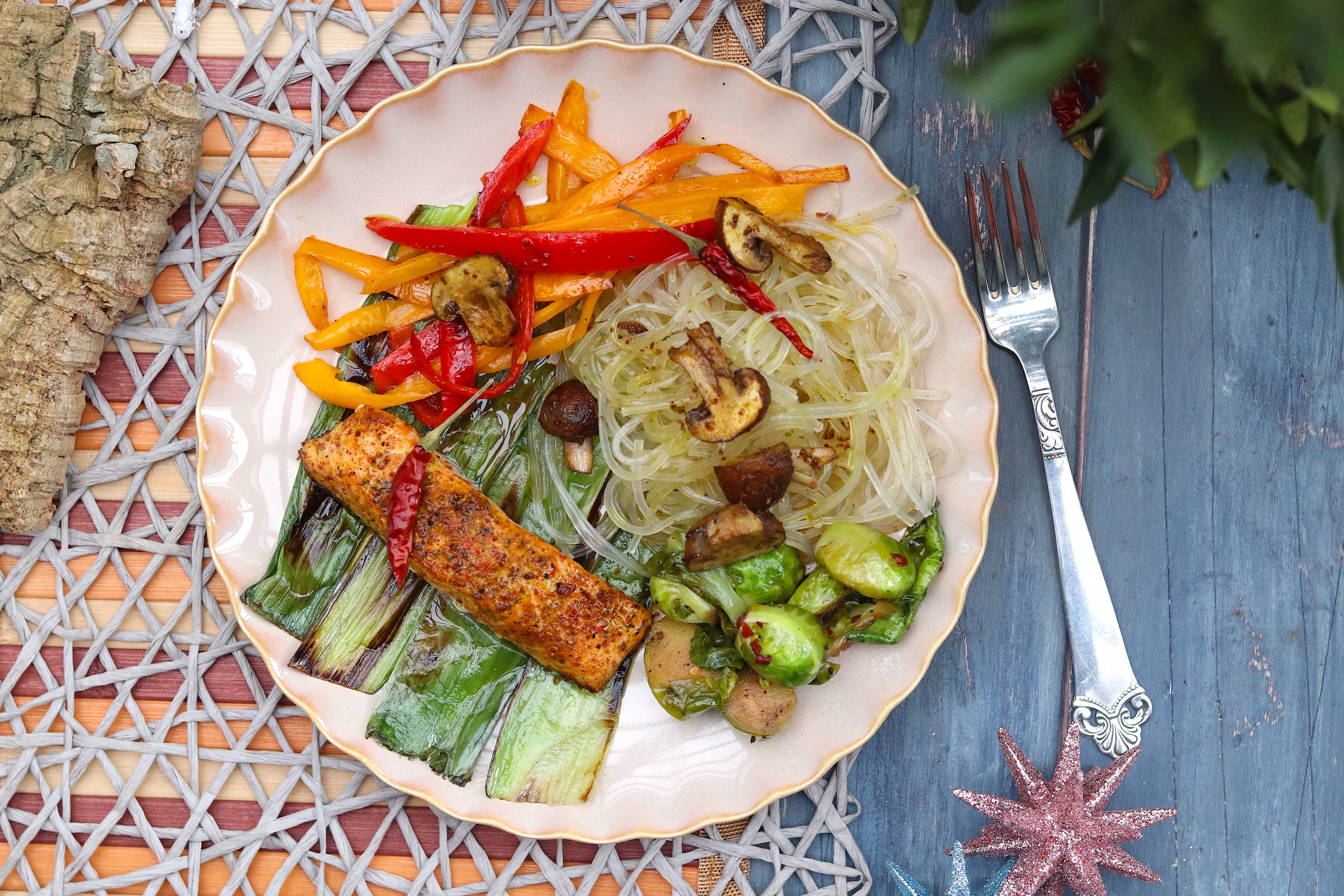 Bergen va a Bangkok: SALMONE NORVEGESE con spezie thai e verdure