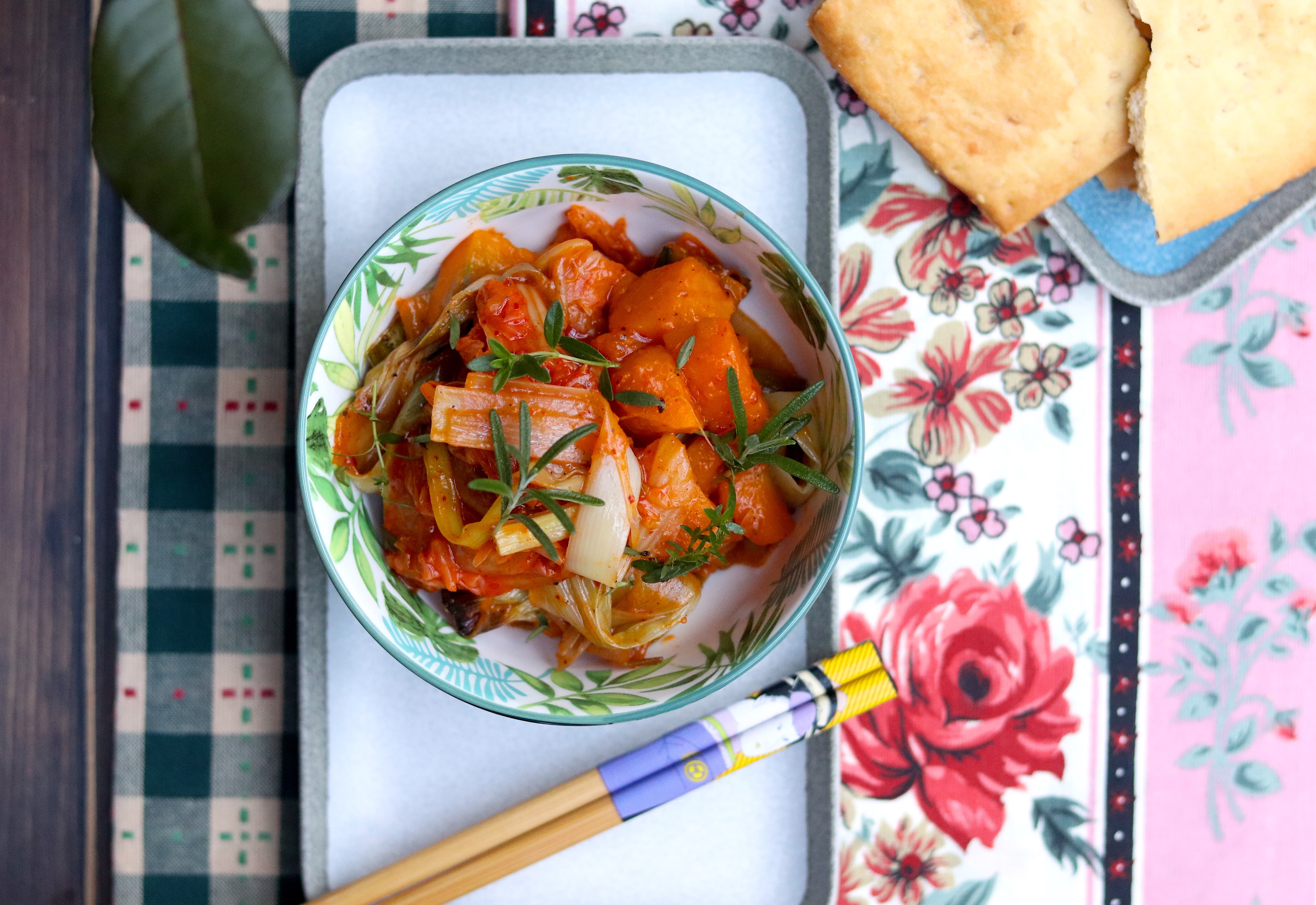 Kimchi con focaccia al sesamo