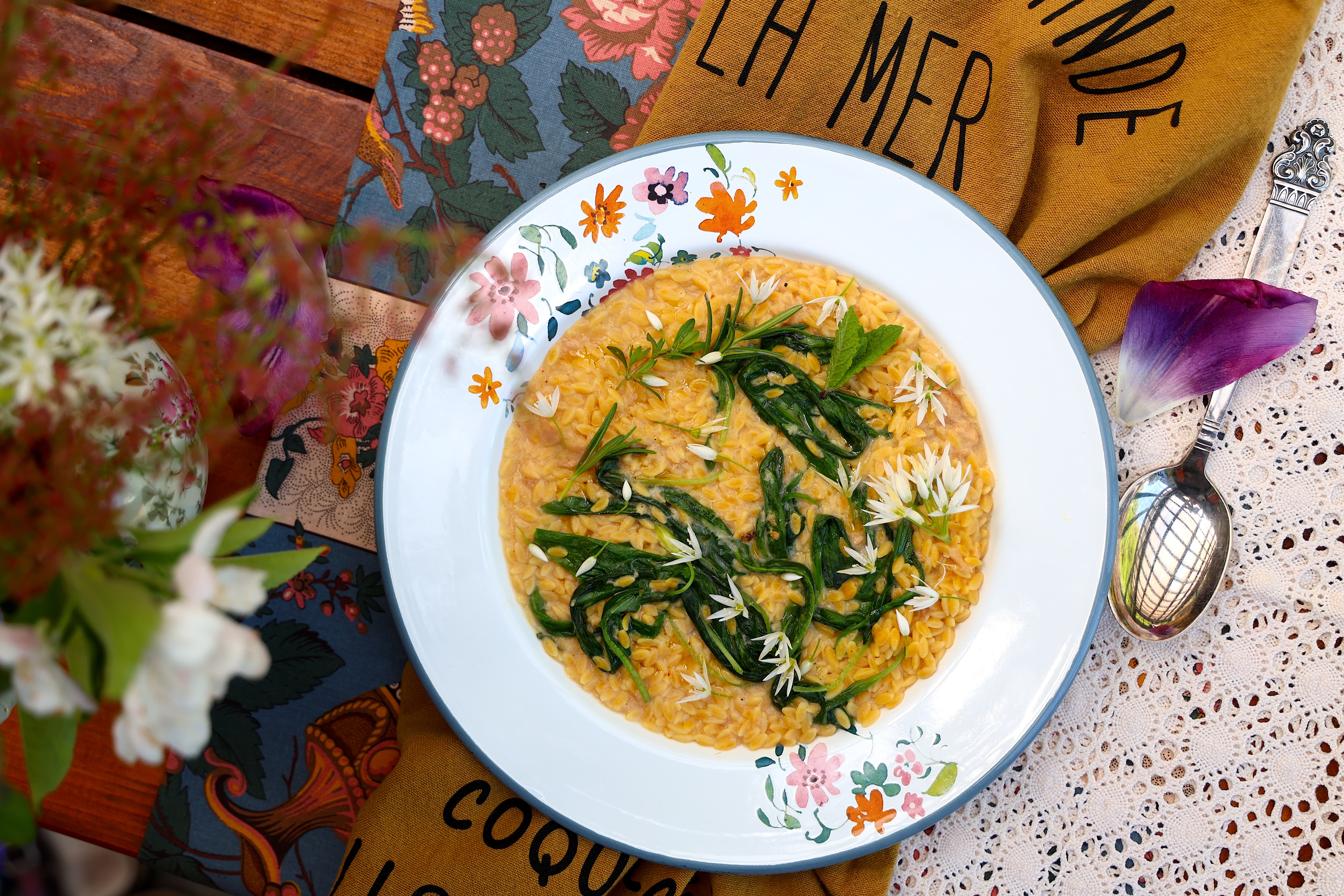 Risoni di ceci con aglio orsino e gallinella di mare