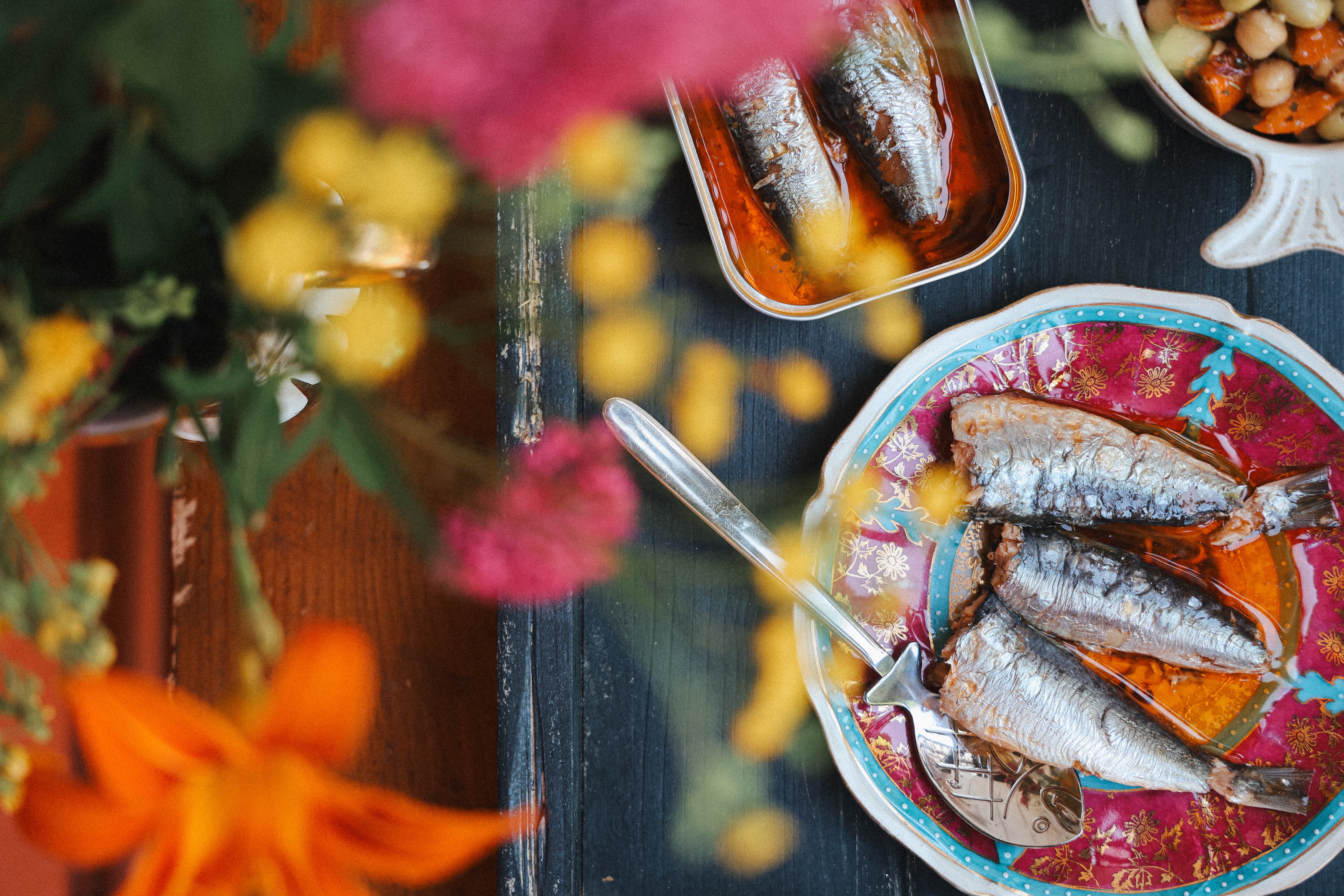 Sardine bretoni in olio di aragosta, edamame, albicocche